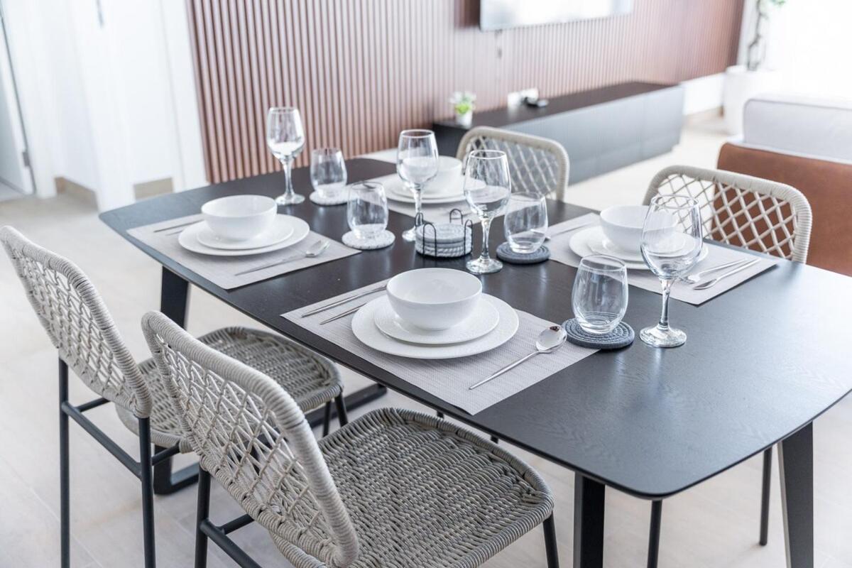 Apartment Beachside 1br In Port De La - Sleeps 2 Dubai